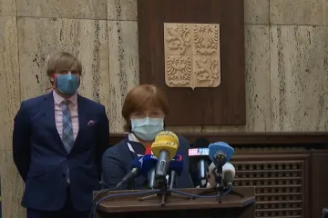 Lidé mohou 1. července odložit roušky i uvnitř, nejspíš ale ne ve všech regionech