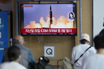 KLDR provedla zřejmě svůj největší raketový test, do moře odpálila osm balistických střel