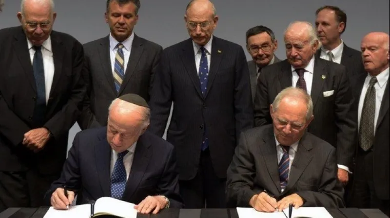 Podpis dohody o odškodnění východoevropských Židů