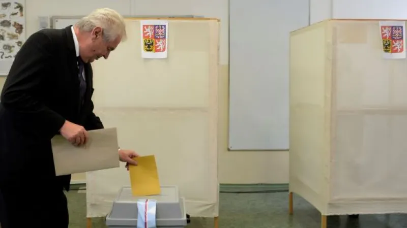 Finální kolo voleb - účast po prvním dnu je slabá