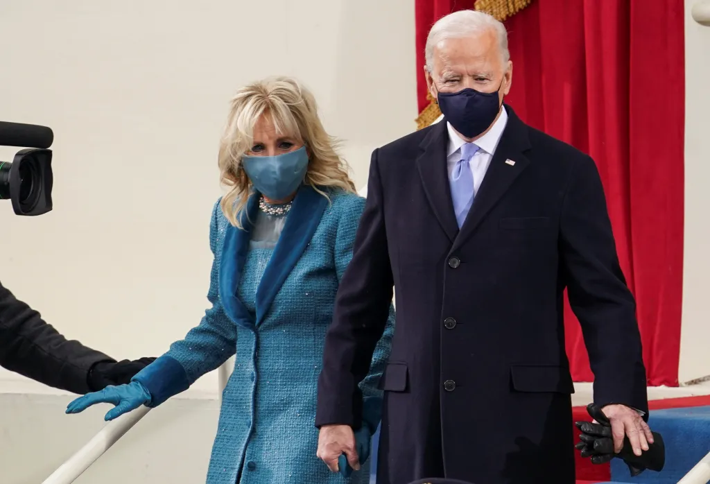 Joe Biden s ženou Jill před přísahou