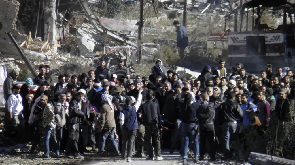 Evakuace civilistů ze syrského Homsu