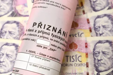V daních rozděluje Česko a Slovensko výše sazeb. Češi také efektivněji vybírají spotřební daň