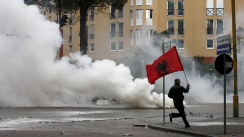 Přívrženec albánské opozice