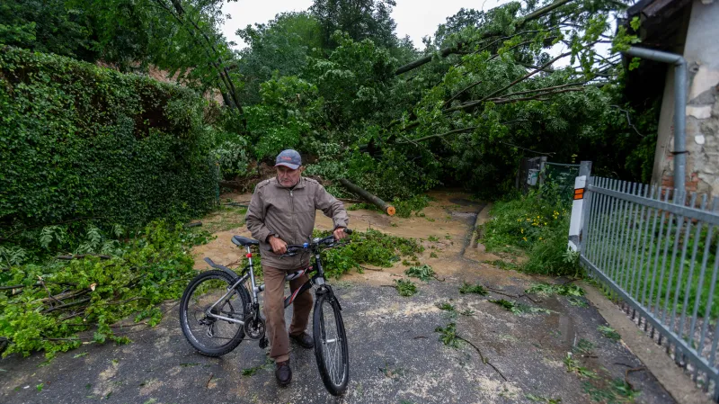 V Lubině na Novojičínsku se kvůli dešti sesunul svah
