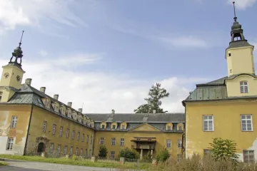 Zámek v Hošťálkovech zažívá renesanci. Nový majitel ho opravuje a otevírá lidem