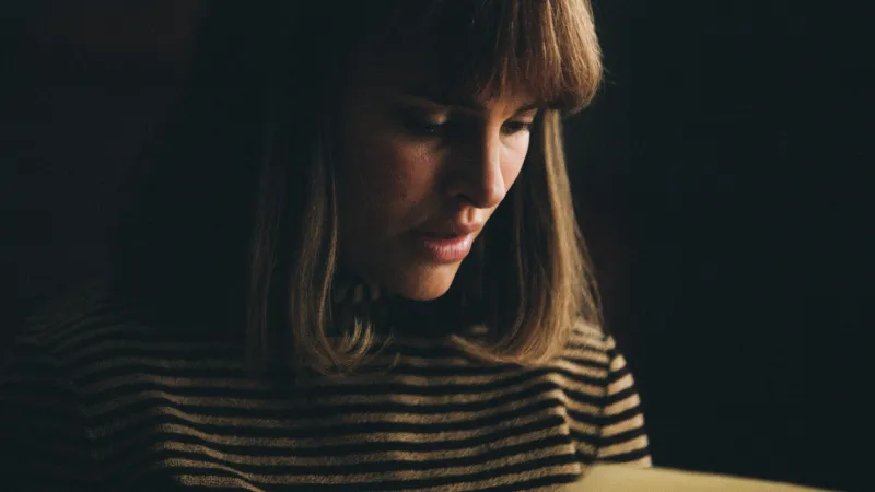 Natalie Portmanová ve filmu Smrt a život Johna F. Donovana