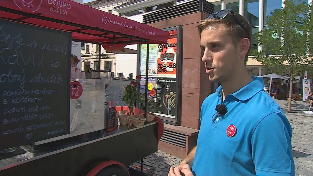 Libor Hoření u stánku DobroKávy