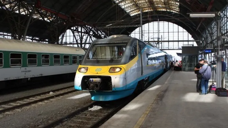 Jednotka 680 v Praze hl. n. jako SC 14 po příjezdu z Vídně