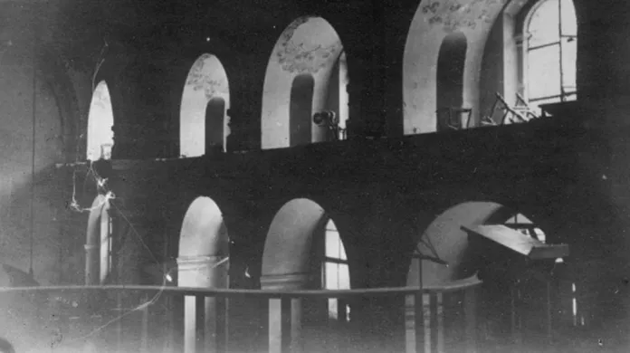Ochoz kostela po bitvě parašutistů s nacisty