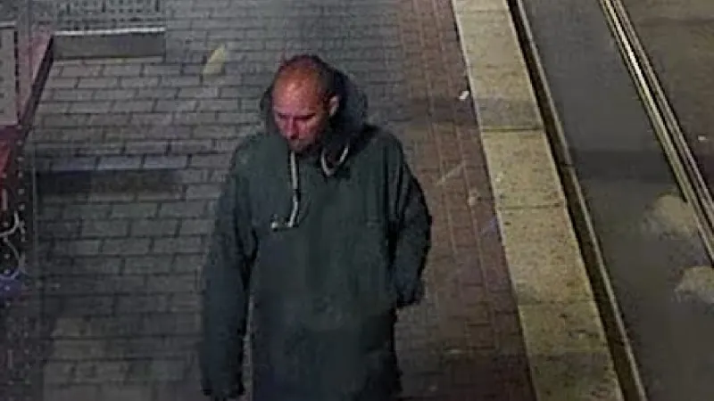 Policie hledá svědka, který procházel kolem místa požáru v Plotní ulici v Brně