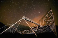 Astronomové našli záhadné signály z vesmíru. Vmžiku vyzáří tolik energie, jako Slunce za léta