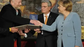 Kurt Westergaard a Angela Merkelová