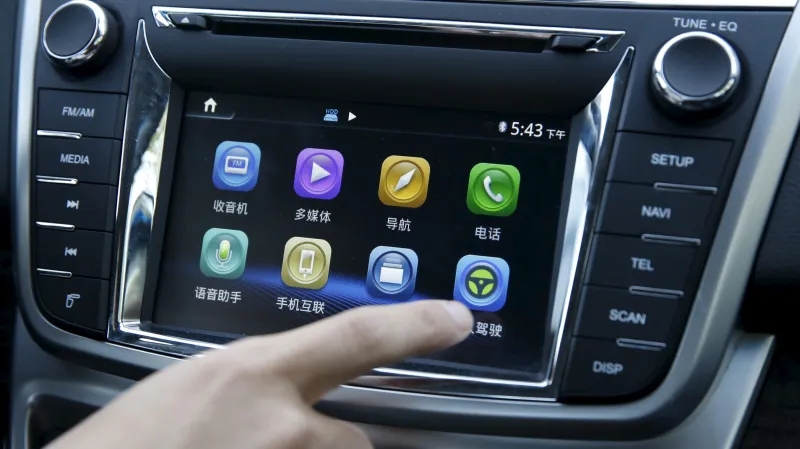 Stačí zmáčknout a auto se bude řídit samo, čínský model autonomního vozu