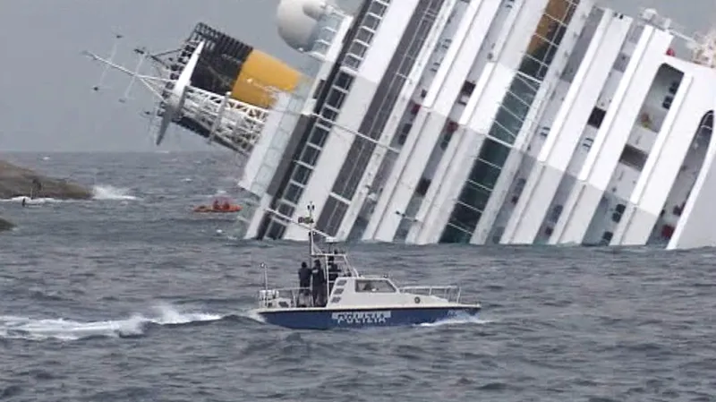 Záchranné práce u lodi Costa Concordia