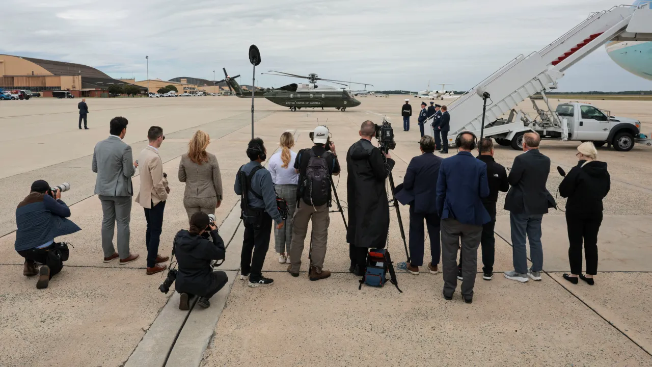 CNN hrozí Trumpovi žalobou kvůli zákazu vstupu jejích novinářů na palubu Air Force One
