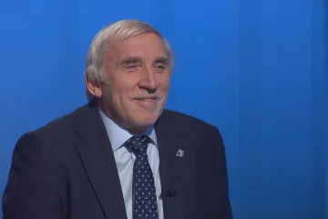 Facebook používají jen někteří, YouTube skoro nikdo, kritizuje kolegy senátor Růžička