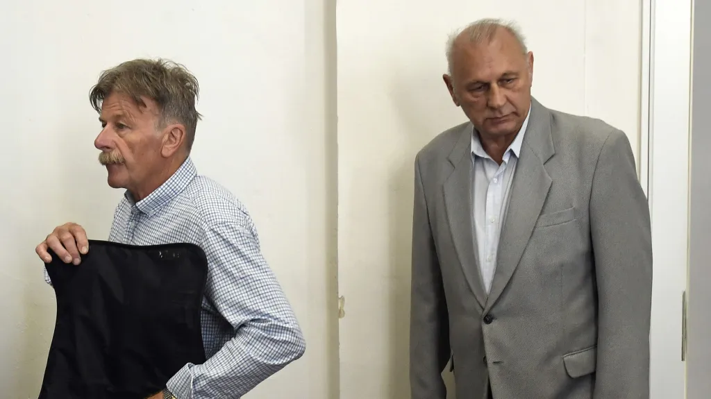 Bývalí příslušníci StB Vladimír Novotný (vlevo) a Milan Kopinec (18. 6. 2019)