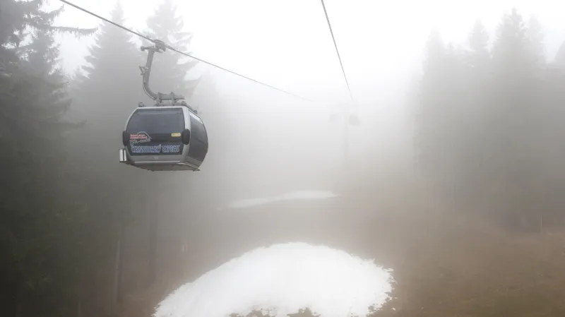 Lanovka na Černou horu v Janských Lázních v Krkonoších - snímek z 25. prosince