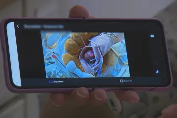 Rodiče mohou sledovat své dítě v inkubátoru pomocí kamer