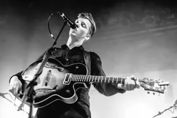 Georgi Ezrovi se vyplatilo přespávat u Tamary, odnesl si novou desku