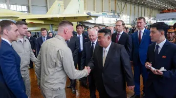 Kim Čong-un na návštěvě leteckého závodu v ruském Komsomolsku