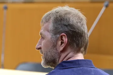 Janoušek podal proti zamítnutí podmíněného propuštění blanketní stížnost. Na základě odůvodnění soudu ji buď stáhne, nebo doplní