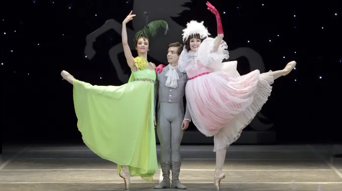 Ples – Barbora Šulcová (Tenká sestra), Sergio Méndez Romero (Princ), Markéta Pospíšilová (Tlustá sestra)