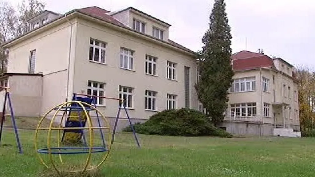 Budova zrekonstruované léčebny v Choceradech