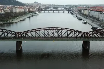 Reportéři ČT: Zbourat, či nezbourat? Na osudu mostu pod Vyšehradem se odborníci neshodnou