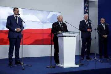 Polské vládní strany zažehnaly krizi podpisem koaliční smlouvy