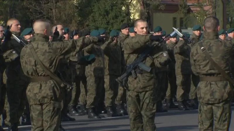 Vojáci územní obrany skládají přísahu