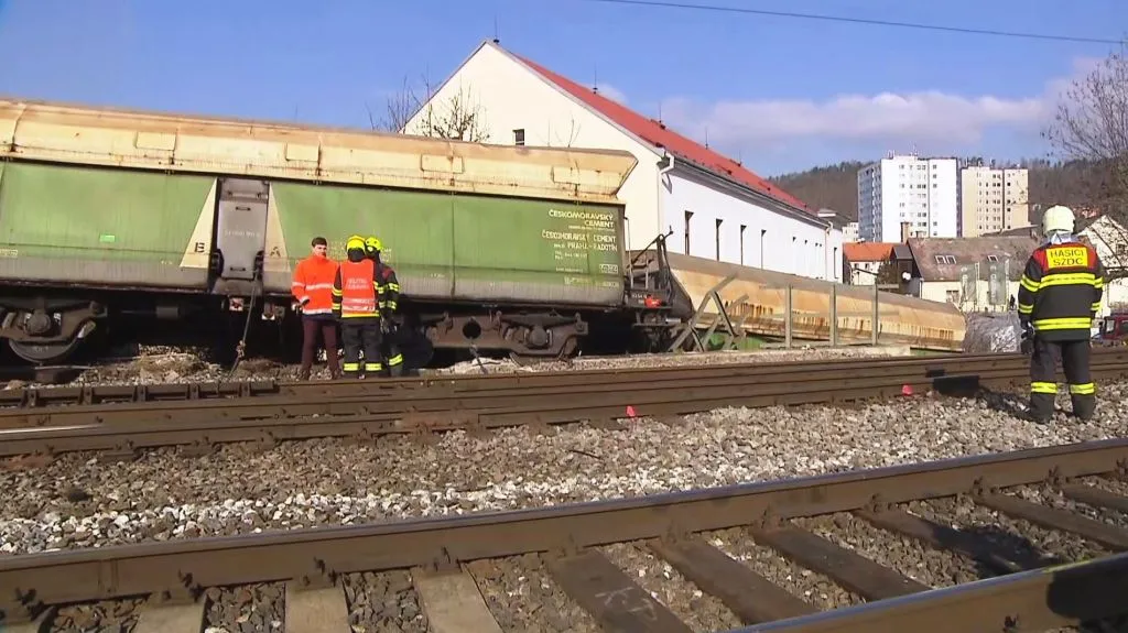 Vykolejený nákladní vlak v Radotíně
