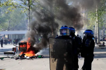 „Na katedrálu se peníze našly, na nás ne.“ Žluté vesty se nevzdávají a tlačí na vládu