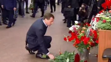 Dmitrij Medveděv na místě masakru