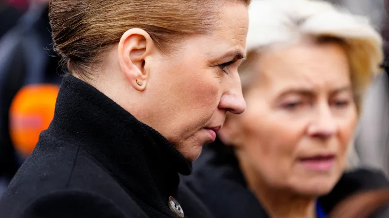 Dánská premiérka Mette Frederiksenová a šéfka Evropské komise Ursula von der Leyenová v Kyjevě