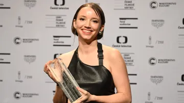 Tereza Nvotová s cenou za režii, kterou získala za film Otec