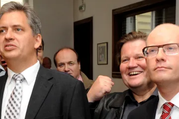 Sjezd ČSSD: Boj se povede o dva muže – Zemana a Dienstbiera