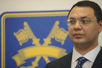 Policie pátrá po ruském bankéři Popovovi ze zkrachovalé ERB banky. Má vazby na prominenty Putinova režimu