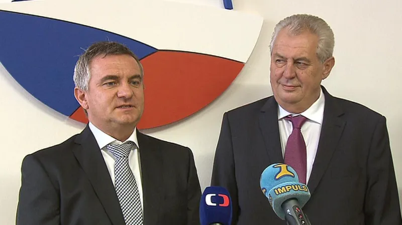 Řádný a čestný předseda SPOZ na společné fotografii