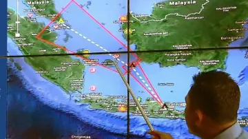 Po letu QZ8501 se stále pátrá