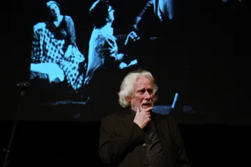 Z Podzemní univerzity do čela JAMU. Petr Oslzlý slaví 75 let