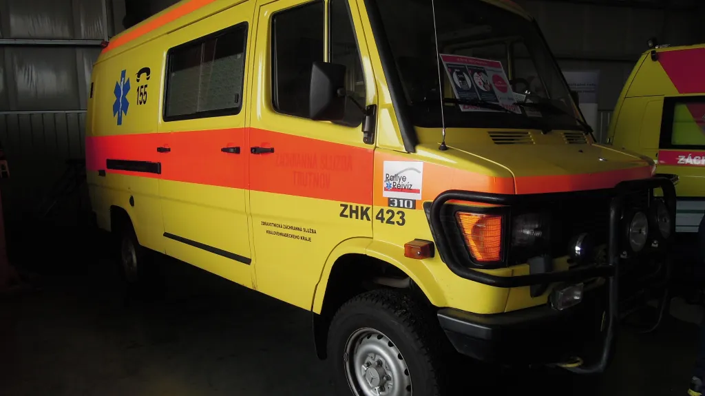 Vysloužilá sanitka, kterou získal zdarma ředitel ZZS