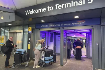 Londýnské letiště Heathrow obnovuje po požáru provoz