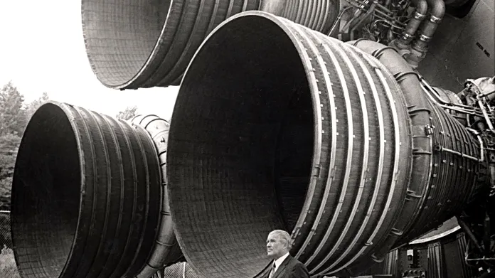 Wernher von Braun u motorů Saturnu V
