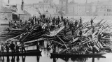 Poplašné zvony oznámily 3. září 1890 v Praze velkou povodeň. U Karlova mostu vznikla z naplaveného dřeva zátka, která měla za následek prolomení mostu