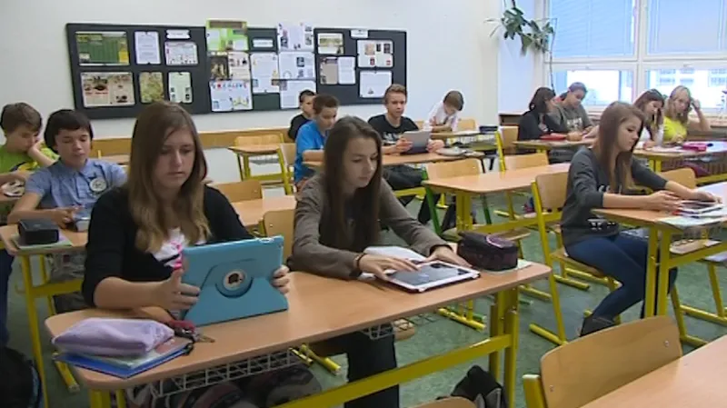 Škola postupně dotykové tablety nabídla i dalším třídám