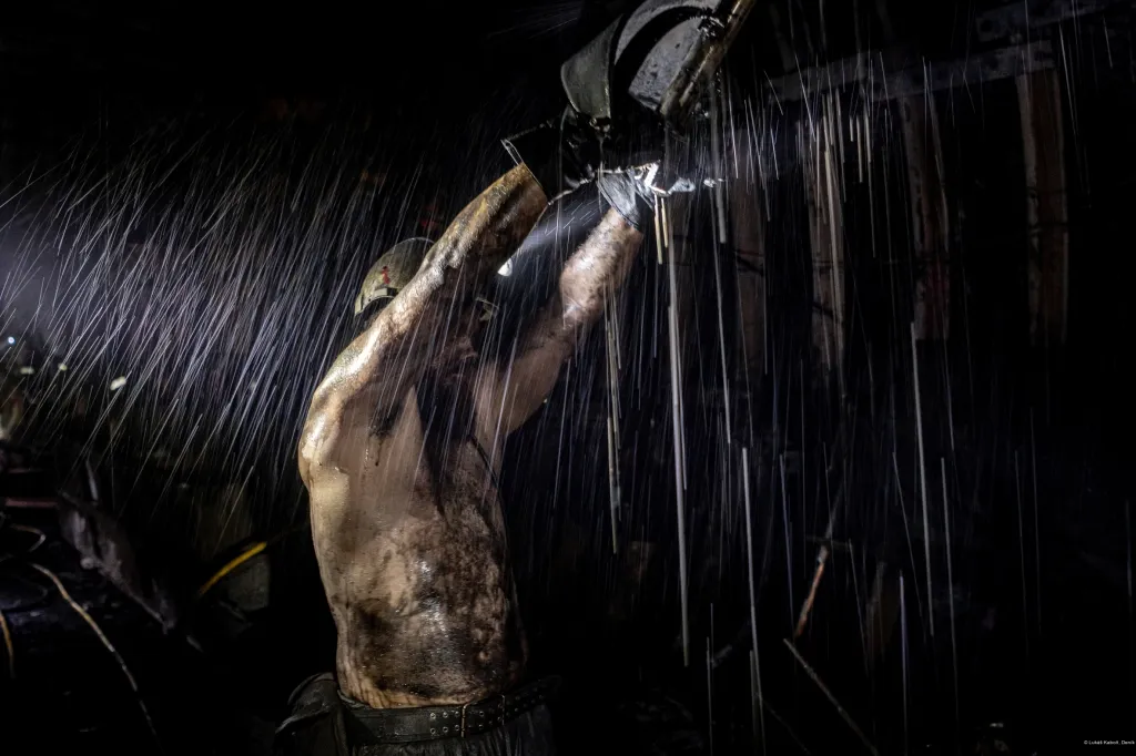 Fotografie Roku 2025 (Lukáš Kaboň, Deník – Práce horníků na dole ČSM-Sever (OKD))