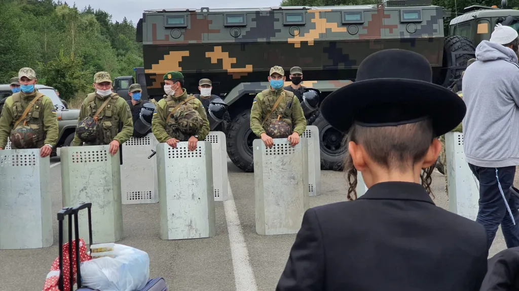 Židovští poutníci, příznivci rabína Nachmana, uvízlí na bělorusko-ukrajinské hranici