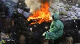 Demonstranti zůstávají na barikádách